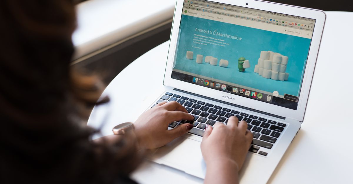 Usaha Sepi Orderan Padahal Produknya Bagus? Ini Cara Bikin Omzet Meroket dengan Website!